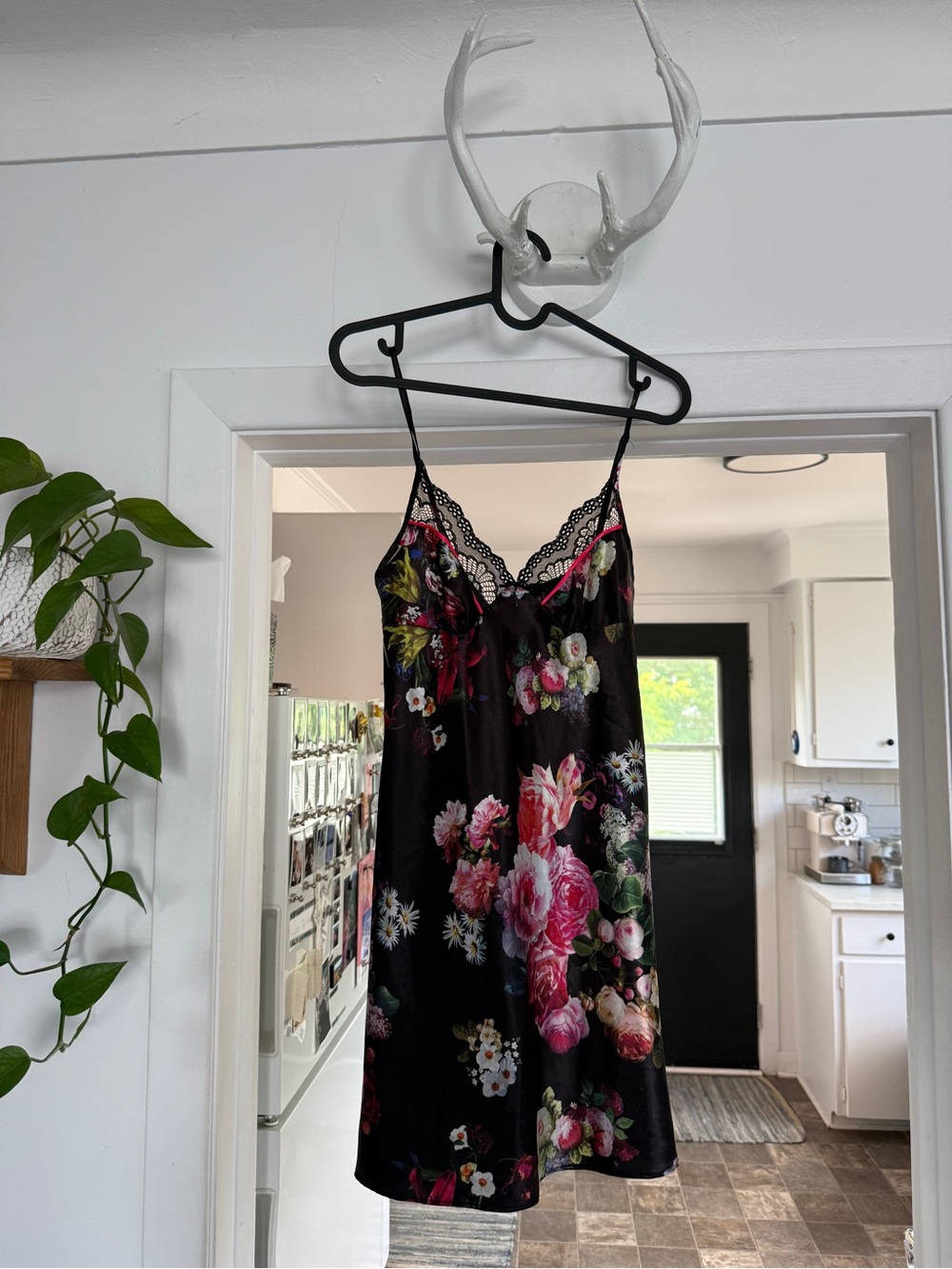 Vintage La Vie En Rose Black Floral Satin Lace-Trim Slip - Picture 3 of 4